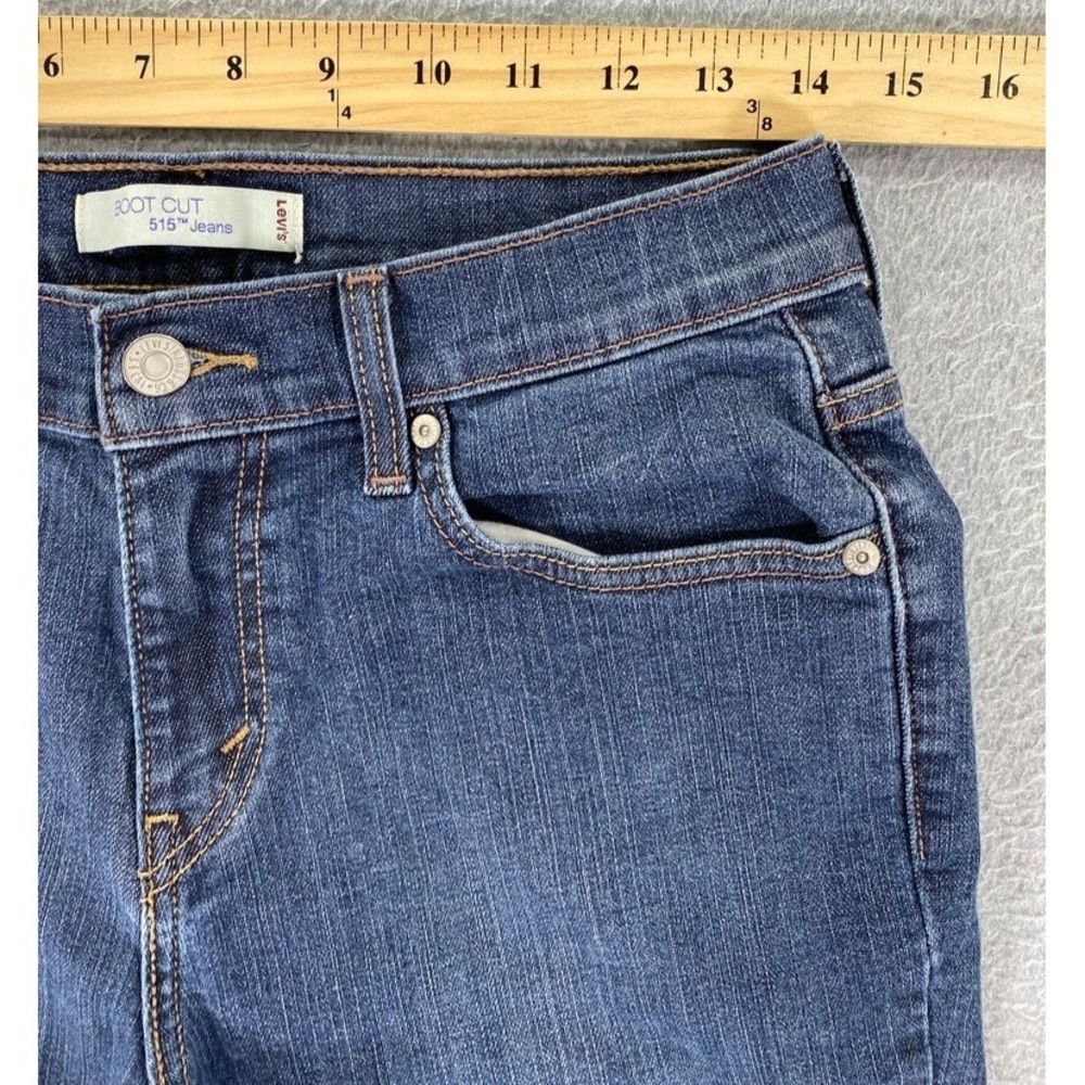 Levi's Jeans Women's Size 6 Short Blue 515‎ Boot Cut Medium Wash Cotton Western - Picture 2 of 10